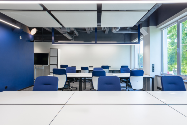 Como a Iluminação Adequada Pode Melhorar a Produtividade no Home Office Compacto