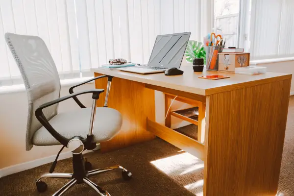 Como Escolher a Melhor Mesa Ajustável para Home Office em Espaços Reduzidos