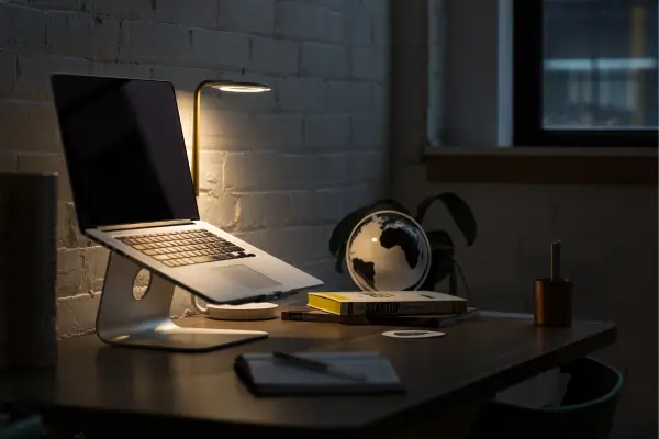Mesa Ergonômica para Home Office Urbano: Conforto e Praticidade em Espaços Compactos